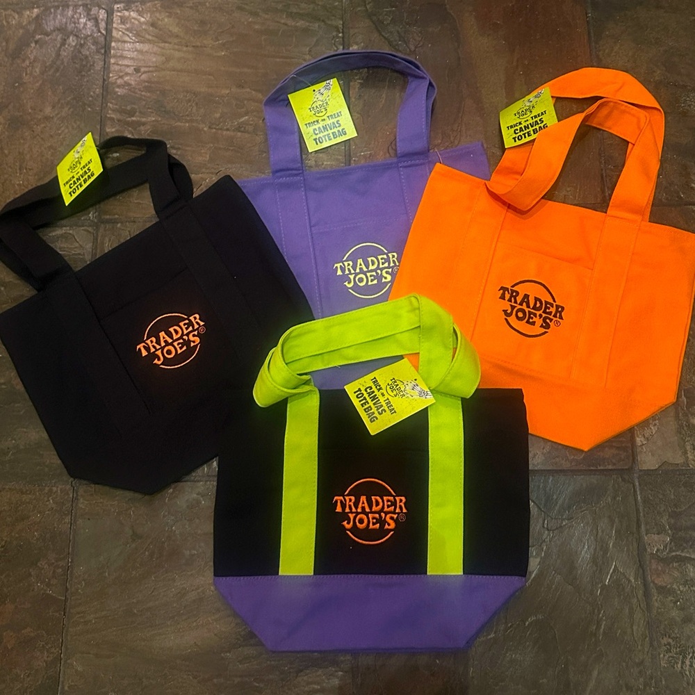 Trader Joe’s Trick-or-Treat Halloween Mini Canvas Tote Bags. Set of 4. NEW!